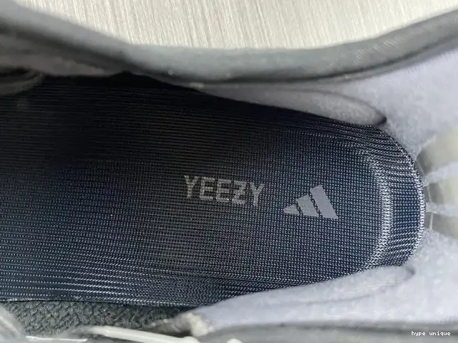 hype Onyx HQ4540 Boost V2 Yeezy Adidas 350 0601
